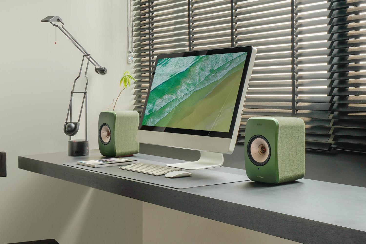 Nearfield audio setup na stolu