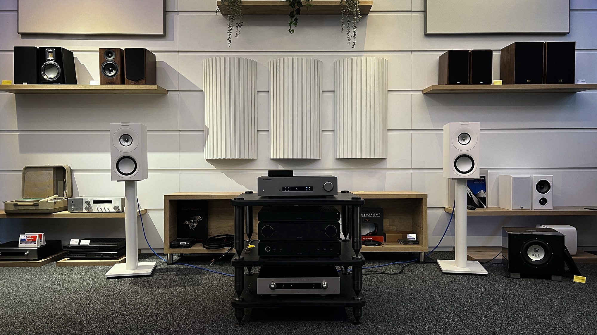 KEF Q Concerto Meta