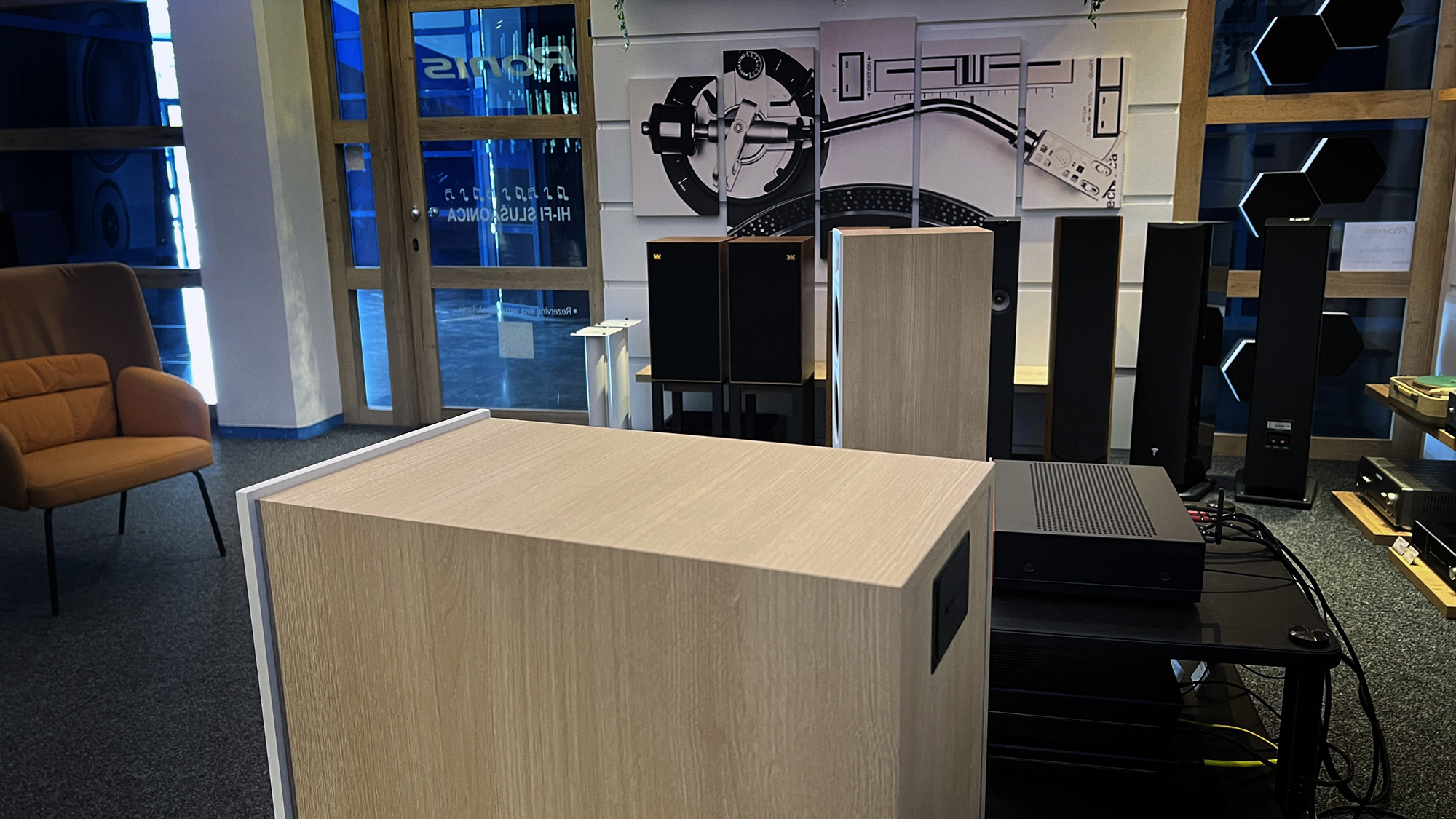 Stage 2 Modern Audio - JBL