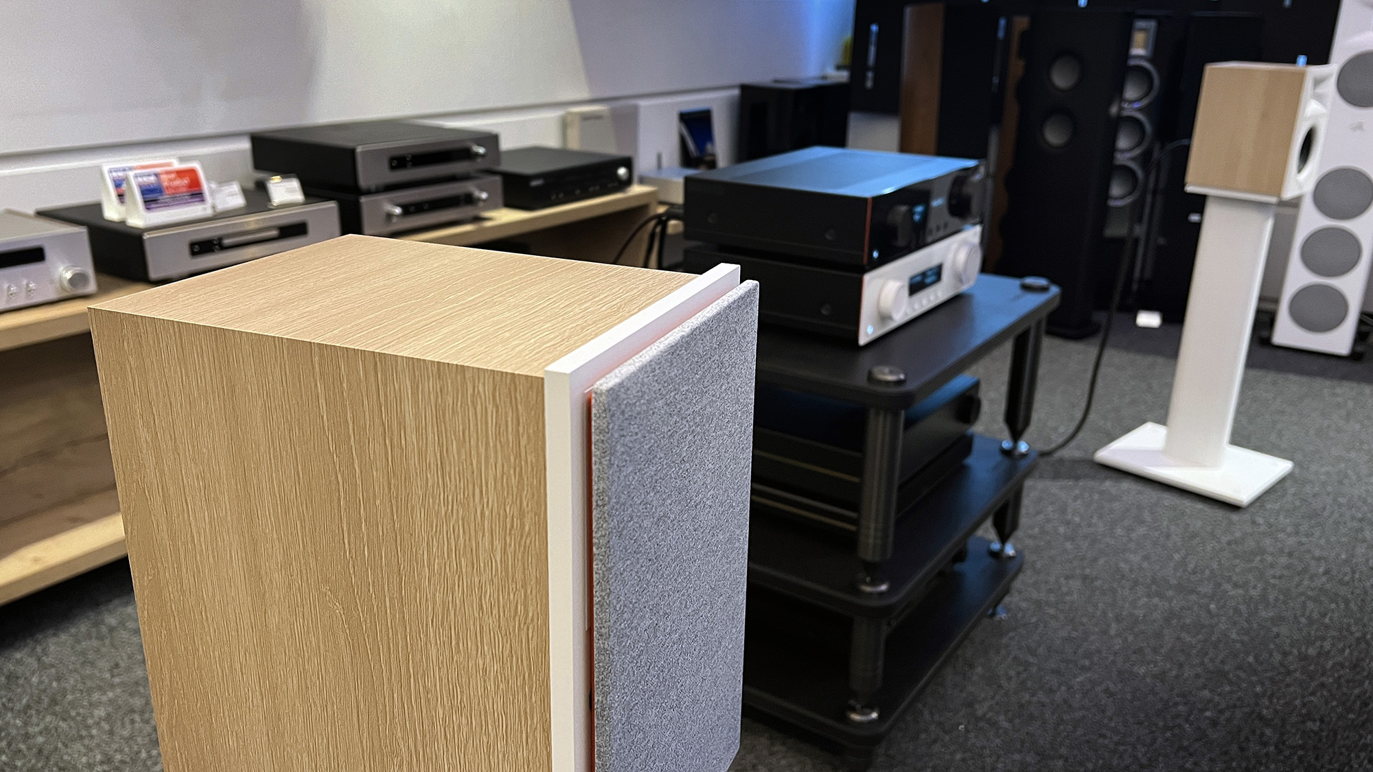 Stage 2 Modern Audio - JBL