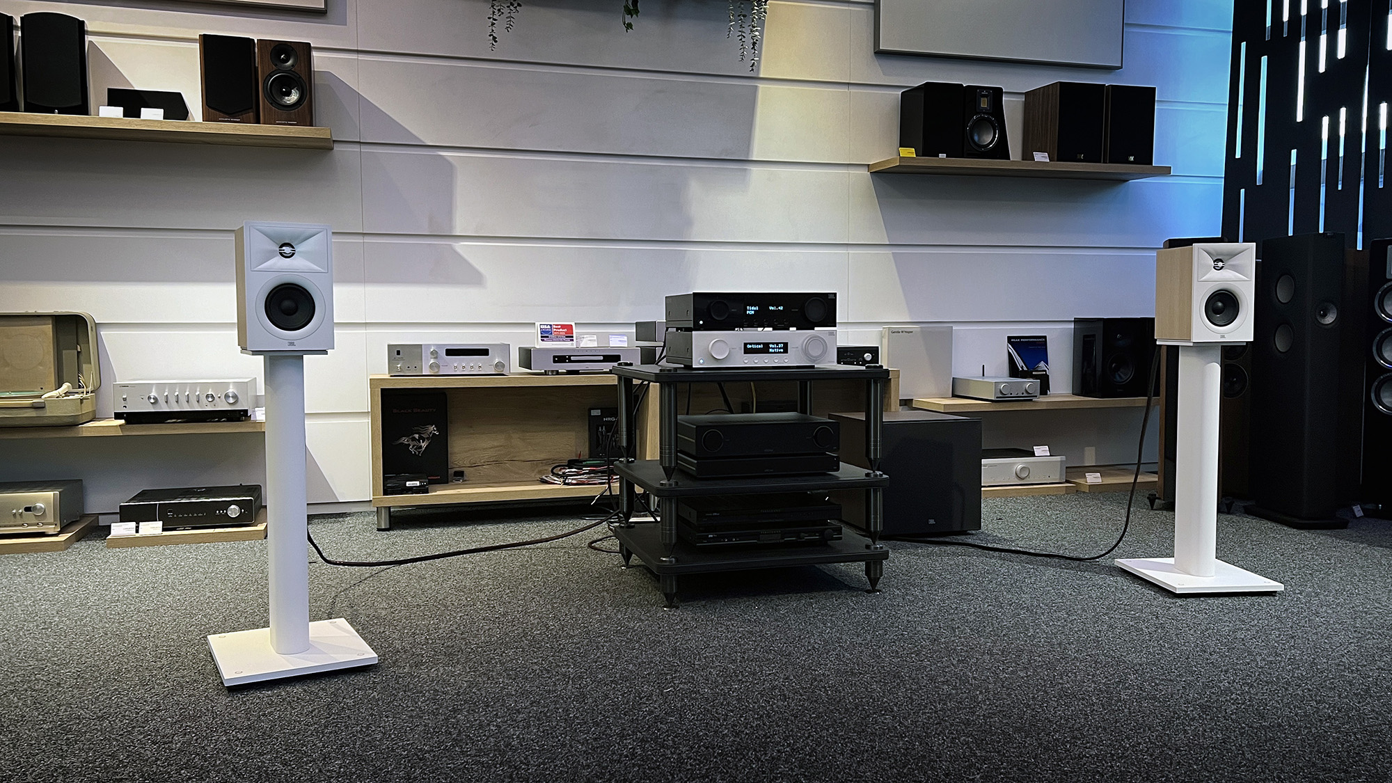 Stage 2 Modern Audio - JBL