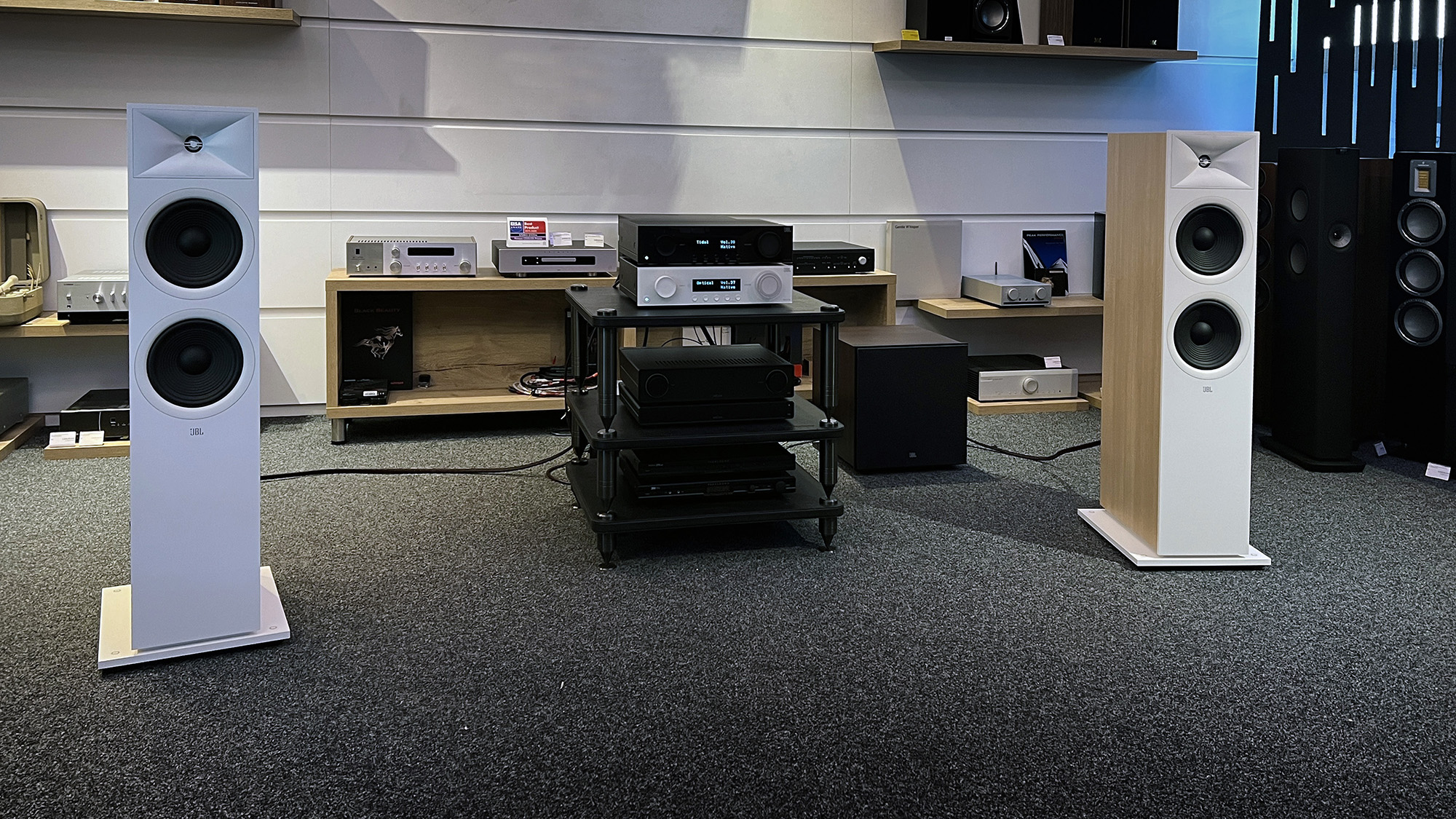 Stage 2 Modern Audio - JBL