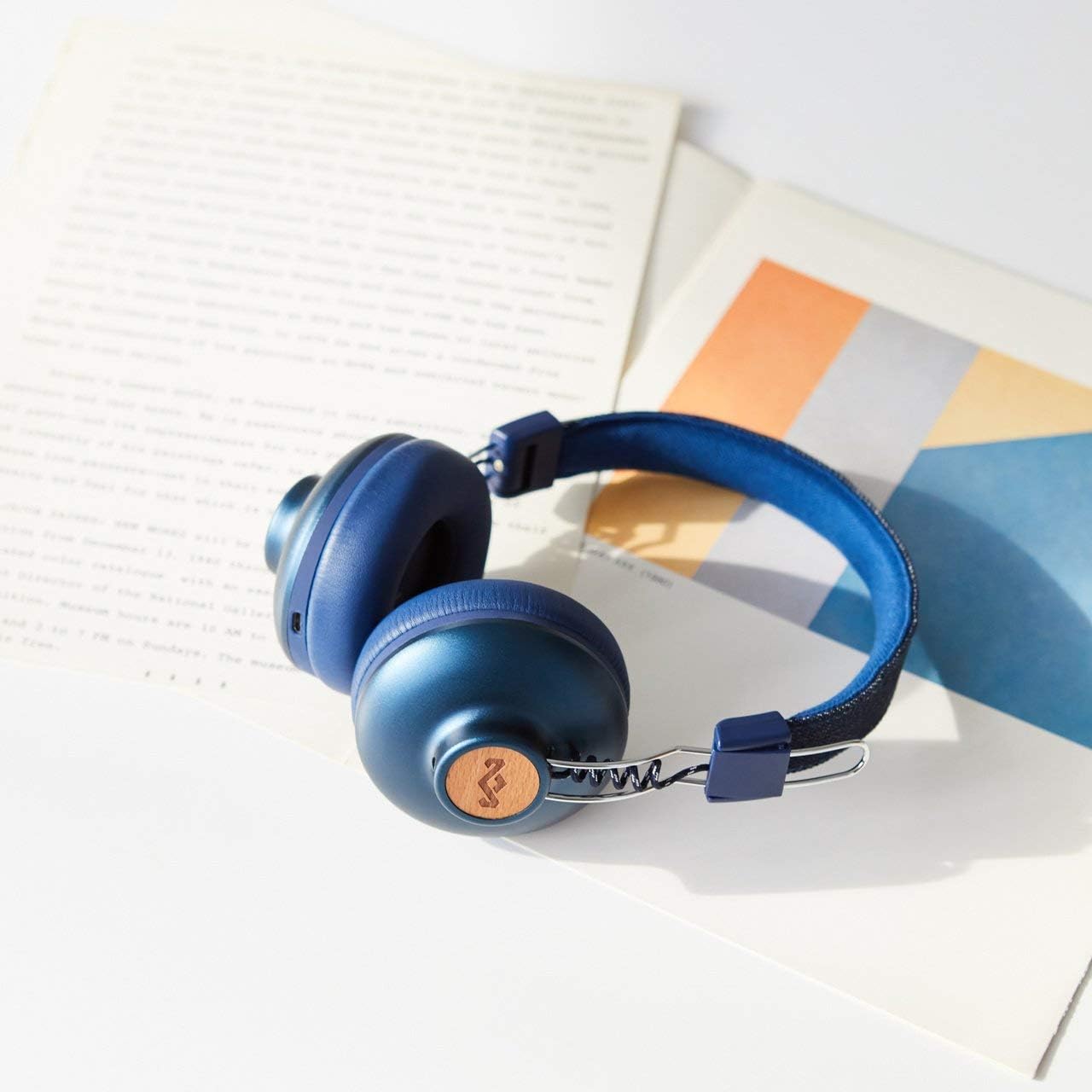 Uplovi u blagdansku glazbenu čaroliju s Marley slušalicama! 🎧 🎅 Uplovi u blagdansku glazbenu čaroliju s Marley slušalicama! 🎧 🎅