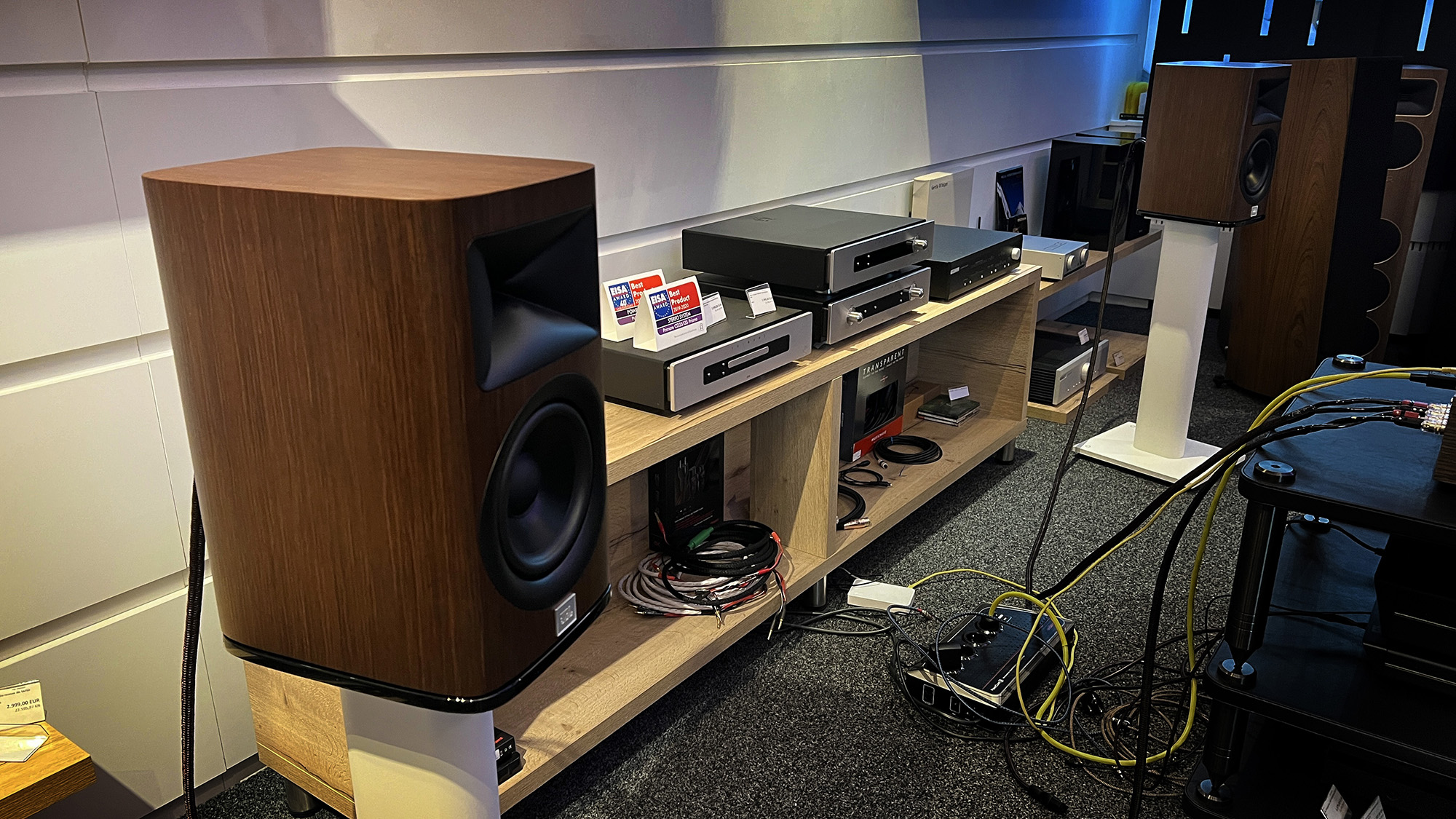 JBL  HDI 1600